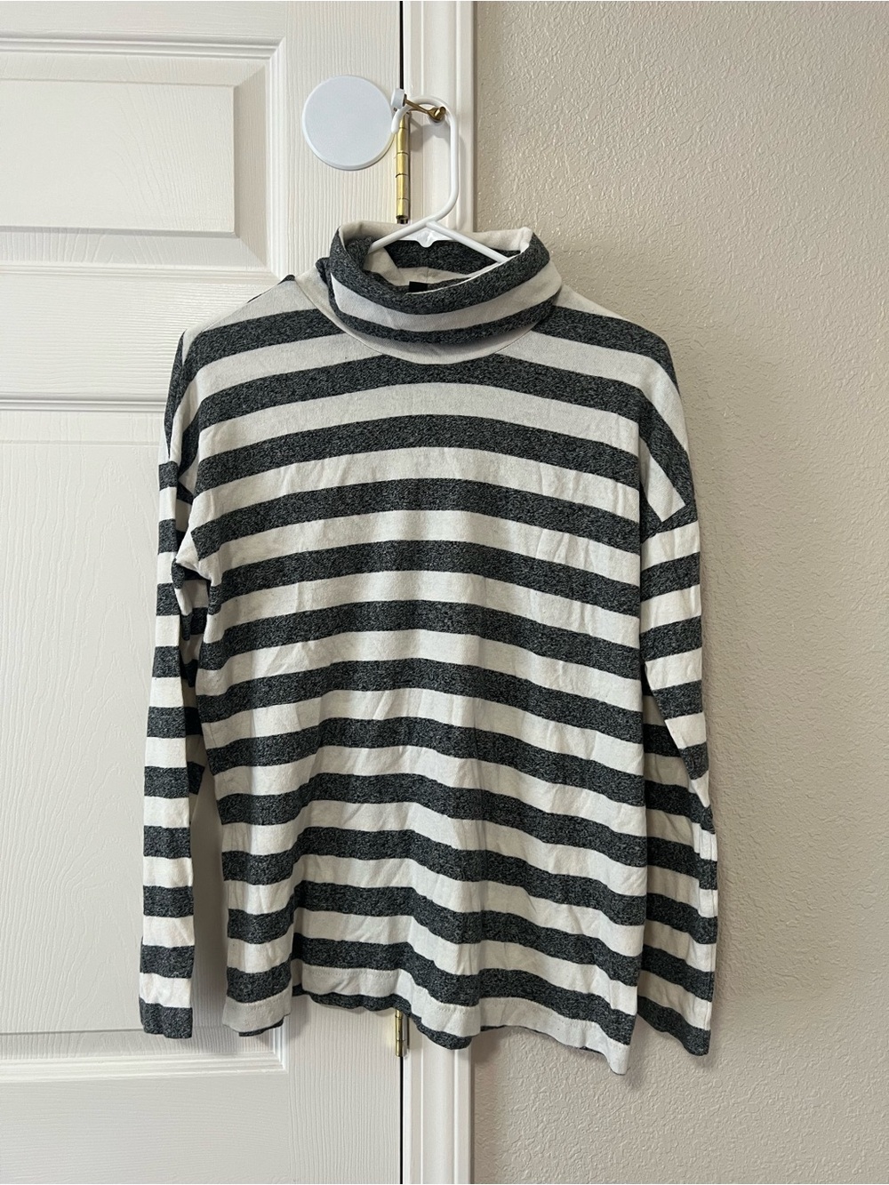 J.Crew Striped Turtleneck Top XS Charcoal Cream 100% Cotton B3380